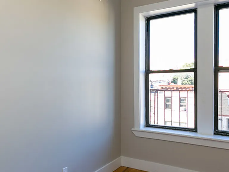 566 Maple St #2F — Photo 10