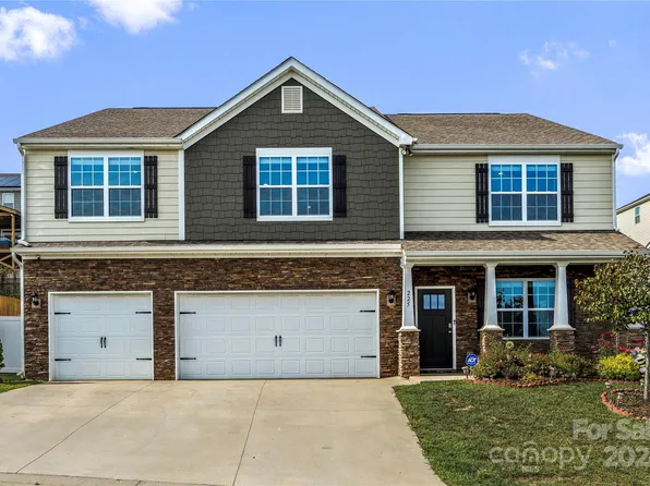 225 Marathon Ln, Candler, NC 28715