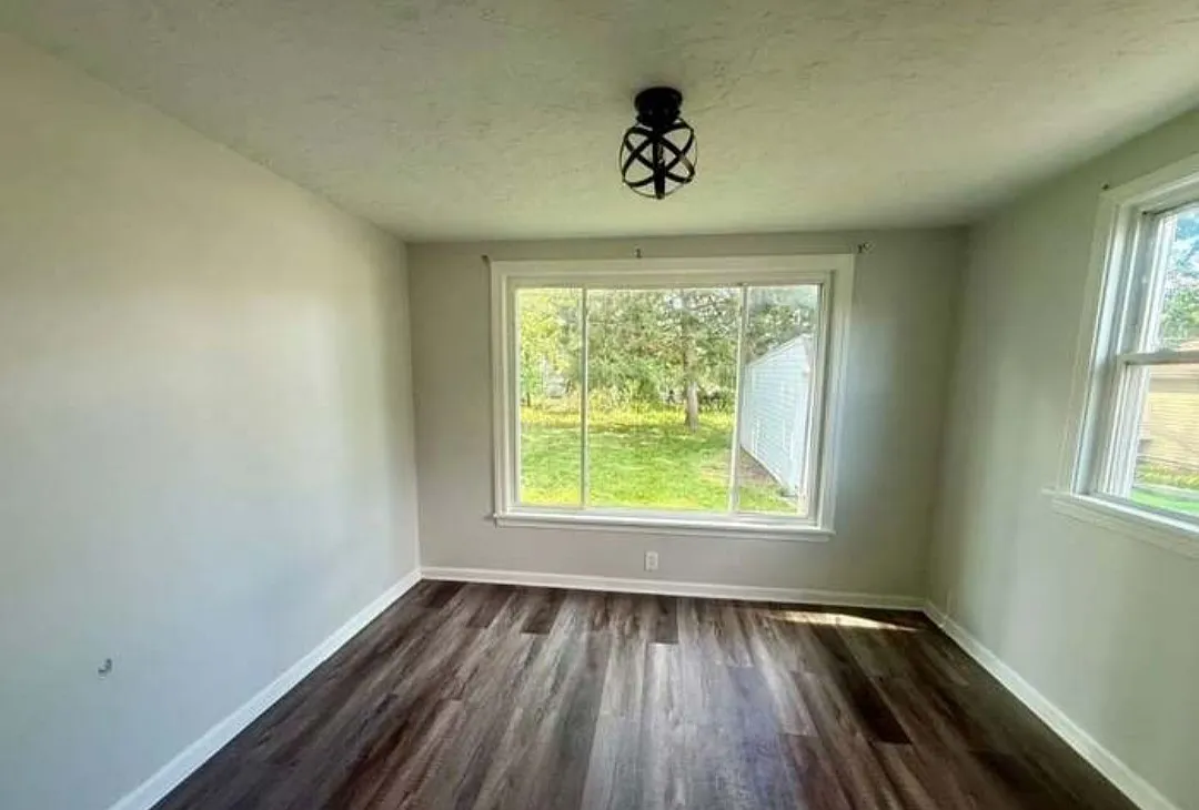 3 bed, 1940 sqft, $1,975 — Photo 4