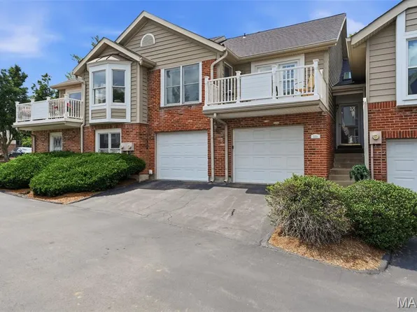 2224 Ole Castle Ct, Chesterfield, MO 63017