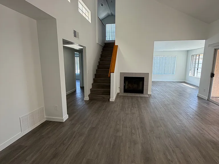 800 N June St — Photo 3