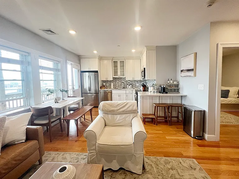 214 E Eagle St #6 — Photo 17