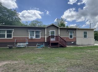 413 Schleicher St, Cuero, TX 77954