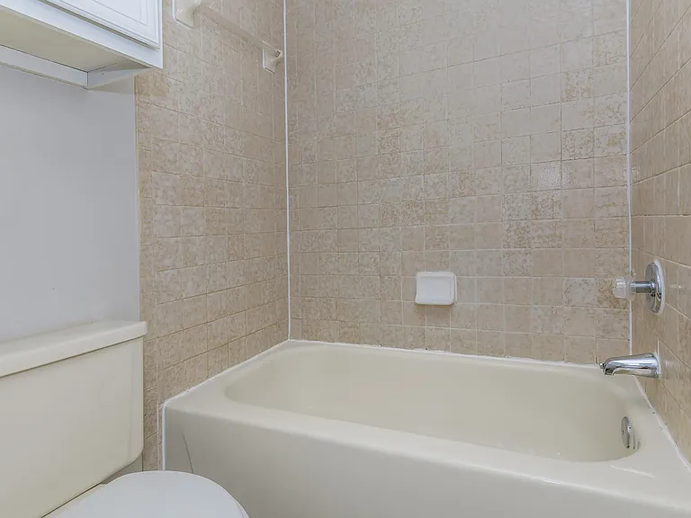 Lincoln Glens Apartments — Photo 39