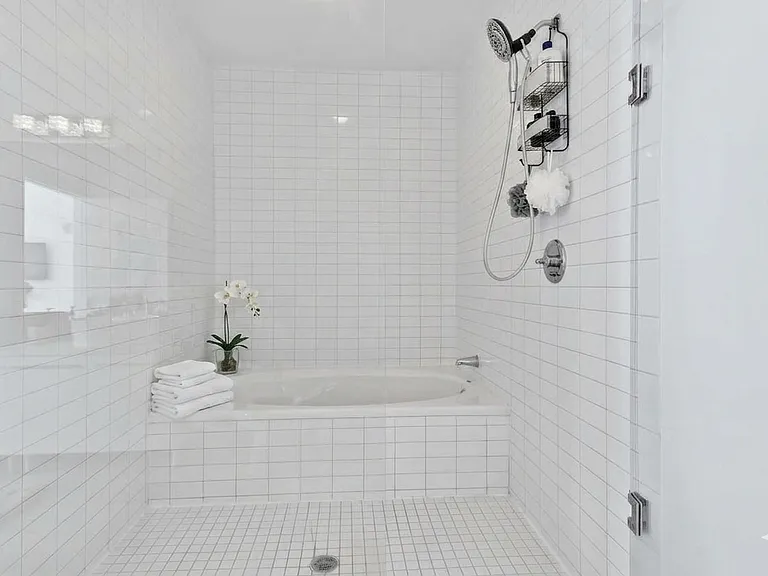 888 Biscayne Blvd #4701 — Photo 17