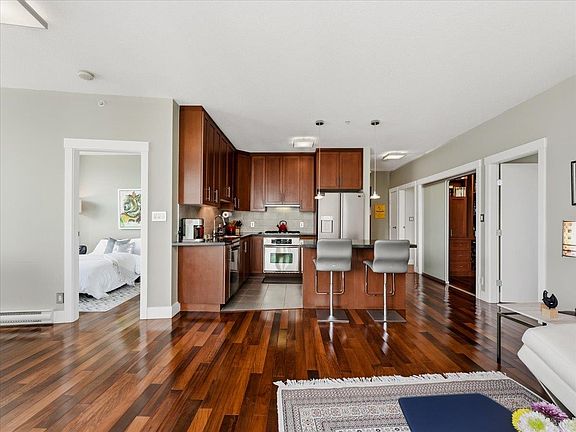 4th image of 1189 Melville St #3301