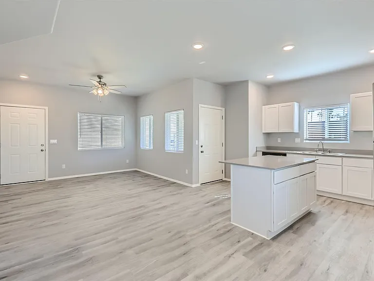 7010 N 80th Ave — Photo 21
