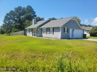 101 Glenwood Dr, Hubert, NC 28539