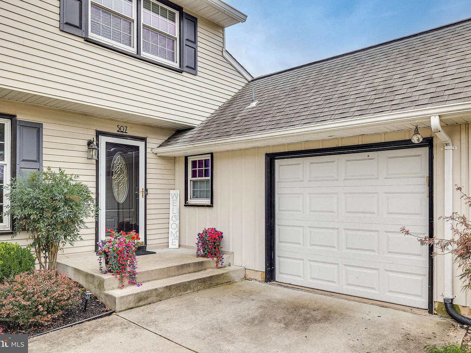3 bed, 2.5 bath, 2098 sqft, $3,000 — Photo 3