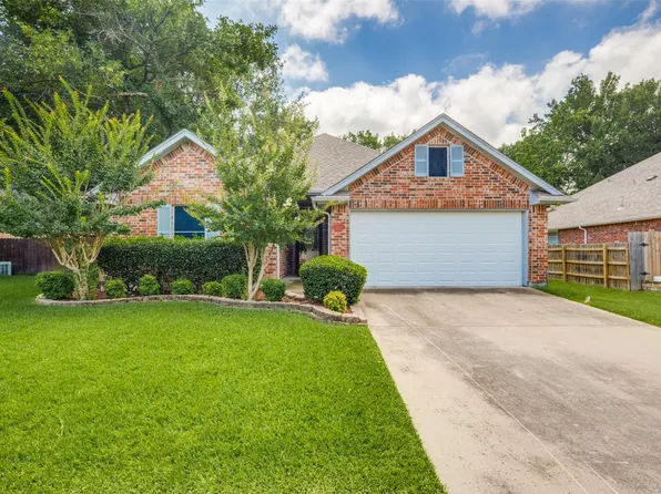 520 Chateau Ct, Denton, TX 76209