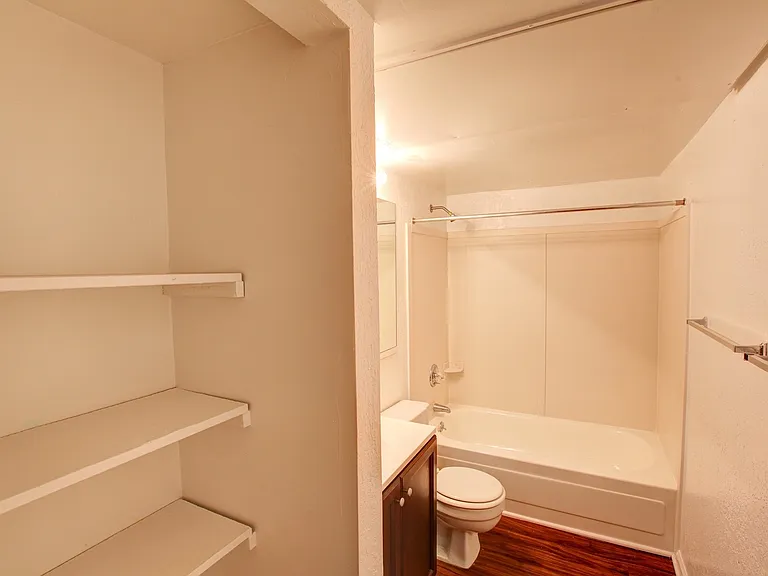 Wendover Walk Apartments — Photo 11
