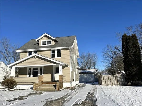 1352 Bradford St NW, Warren, OH 44485