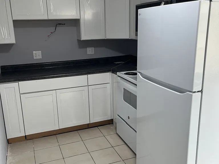 408 E Poos Dr #B — Photo 1