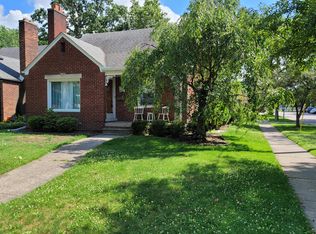1931 Kenmore Dr, Grosse Pointe Woods, MI 48236
