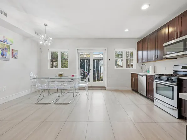 918 East 32nd Street image 6 of 24