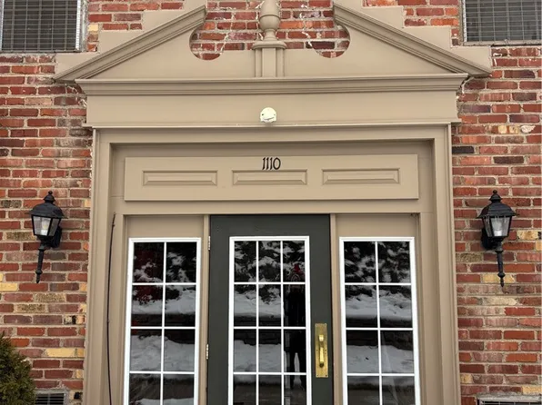 1110 Chatham Park Dr APT D, Pittsburgh, PA 15216