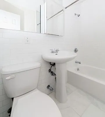 Rented by Icon Realty Management | media 8