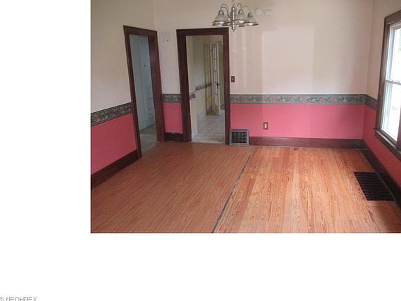 3rd image of 1344 Ashland Ave