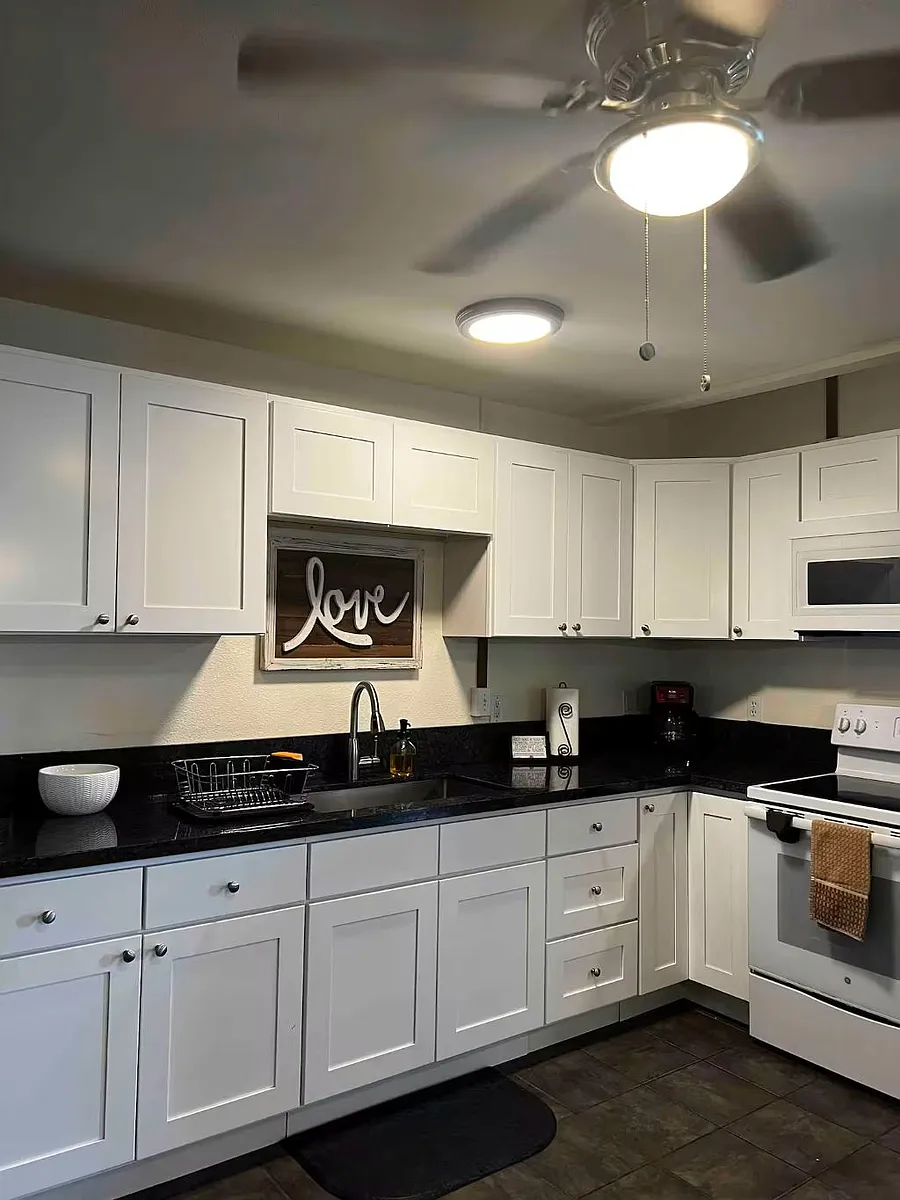 Building Photo - 475 Kinoole St #202