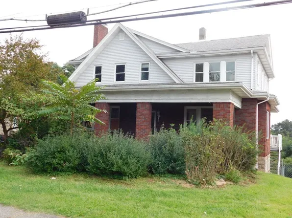 906 Ridge Rd, Ambridge, PA 15003