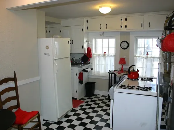 905 Washington St #2R, Holliston, MA 01746