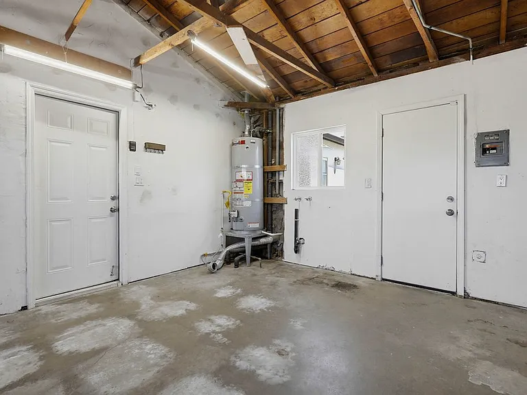 6102 Glacier Dr — Photo 29