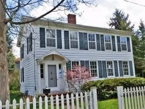 220 Pine St, Allegan, MI 49010