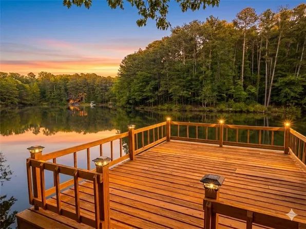 234 Shadow Lake Dr SW, Lilburn, GA 30047