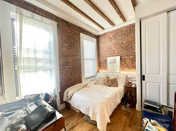 485 Pacific Street image 3 of 5