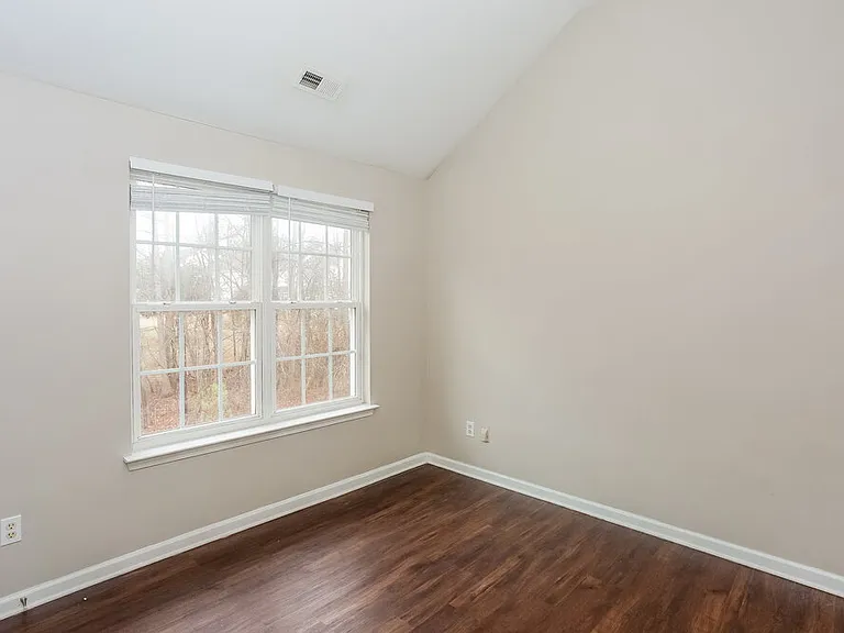 7103 Fox Point Dr — Photo 16
