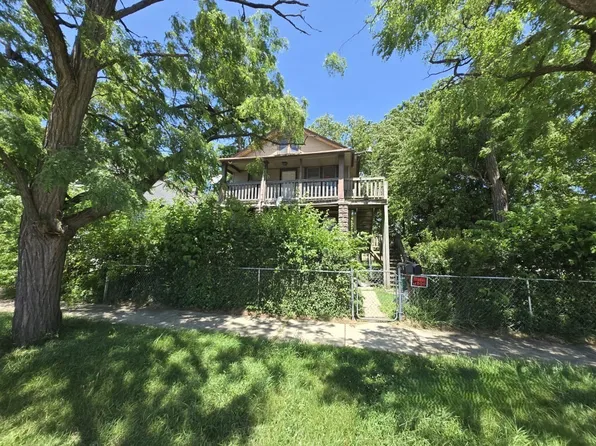 630 Belle Ct, Phoenix, IL 60426