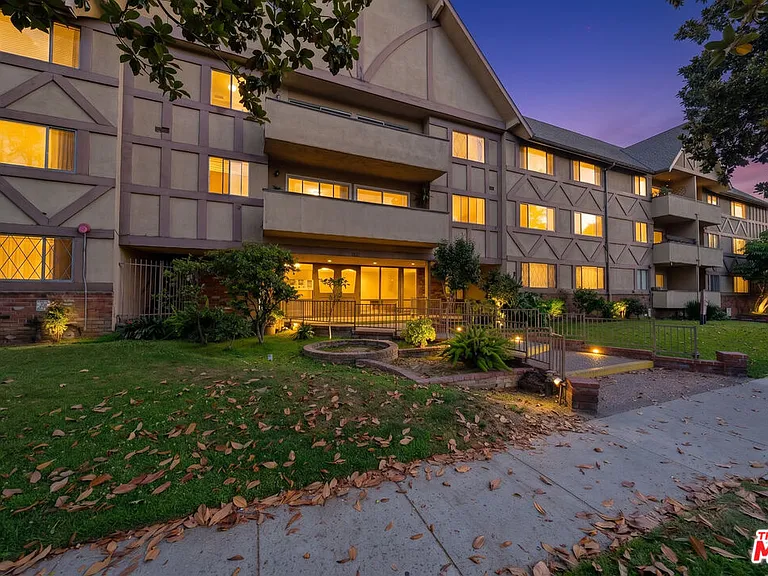 600 W Stocker St #117 — Photo 3