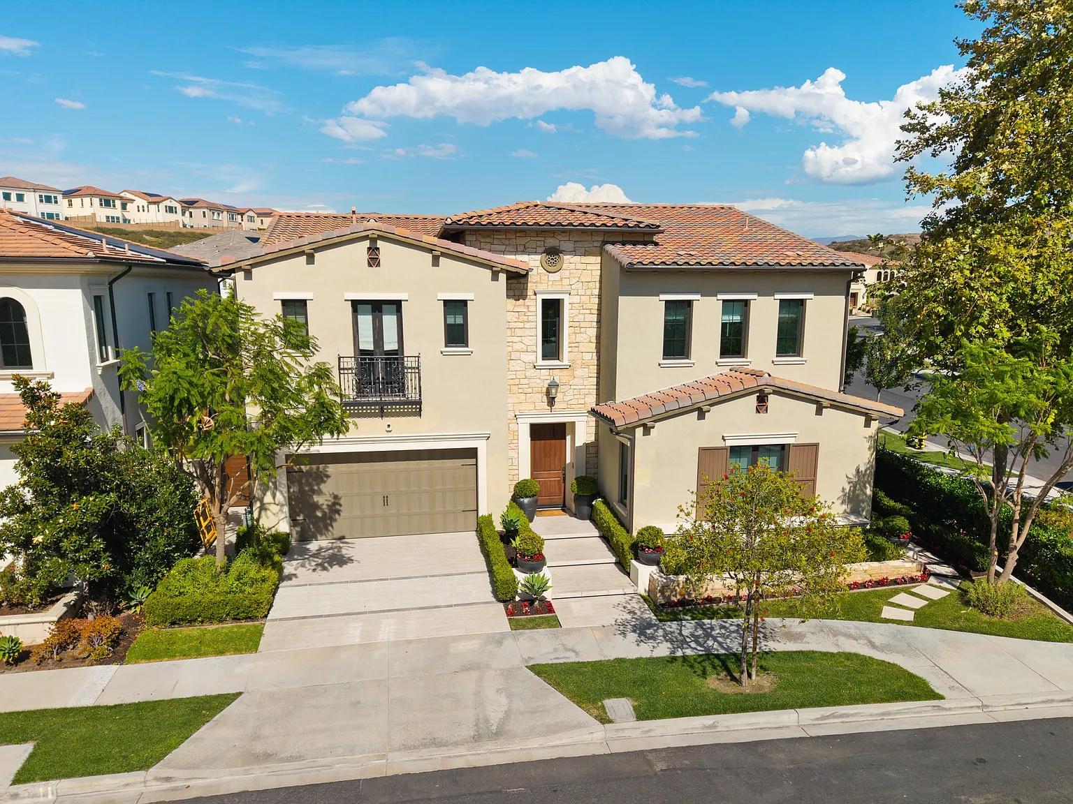 5 bed, 5.5 bath, 4782 sqft, $14,000 — Photo 1