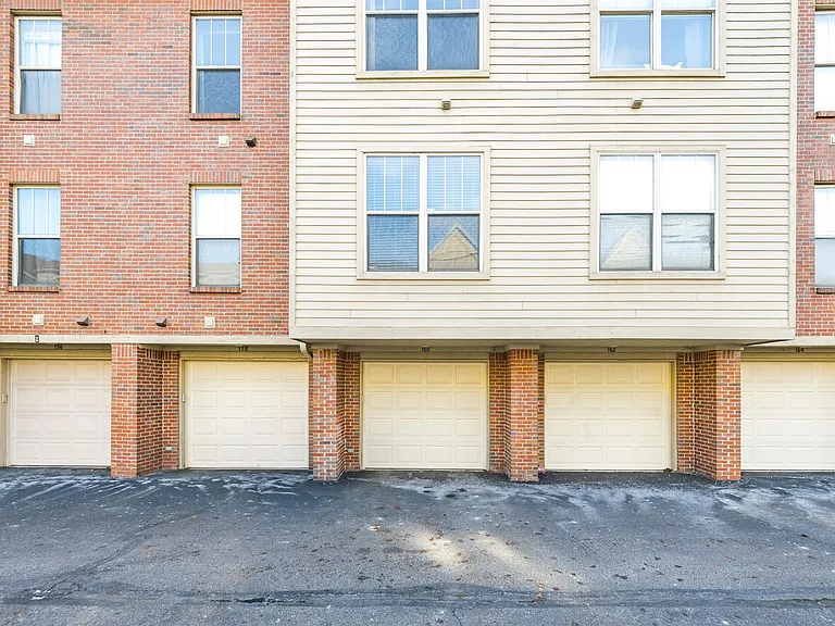 160 Tiffany Ln — Photo 34