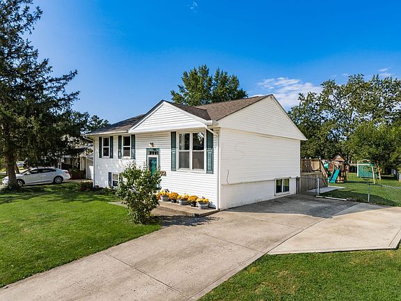4th image of 343 Empire Dr