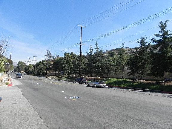 4th image of 9511 Sunland Blvd