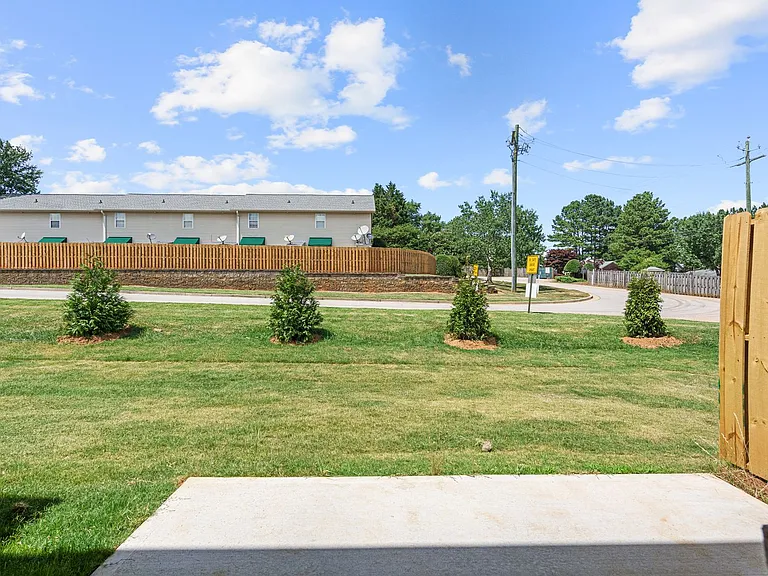 3027 SW Dole Dr — Photo 2