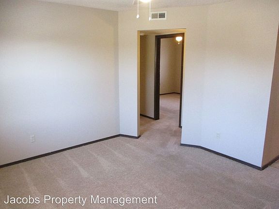 4th image of 460 NE Park Ln APT C