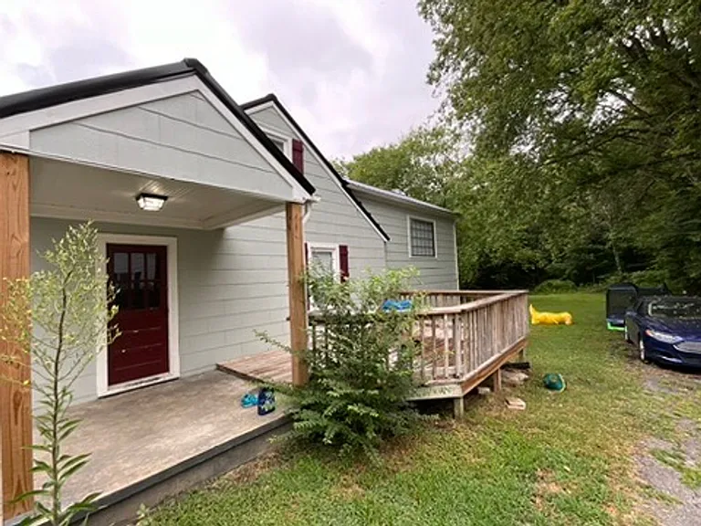 226 Fairgrounds Rd — Photo 2