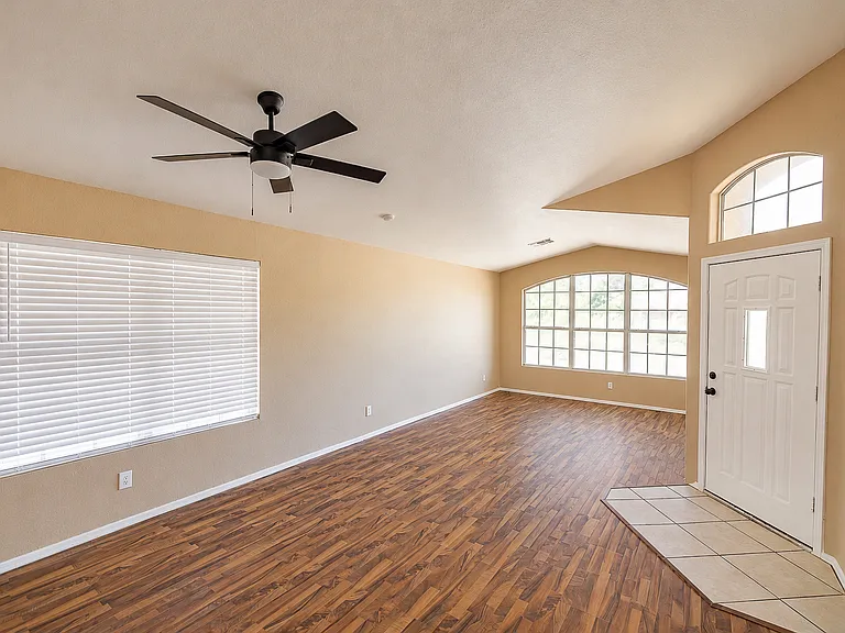 7408 E Knowles Ave — Photo 2