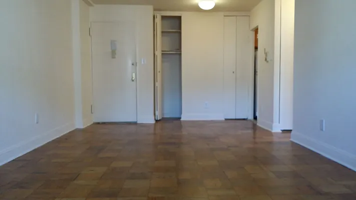 Rented by Realty Queens LLC | media 2
