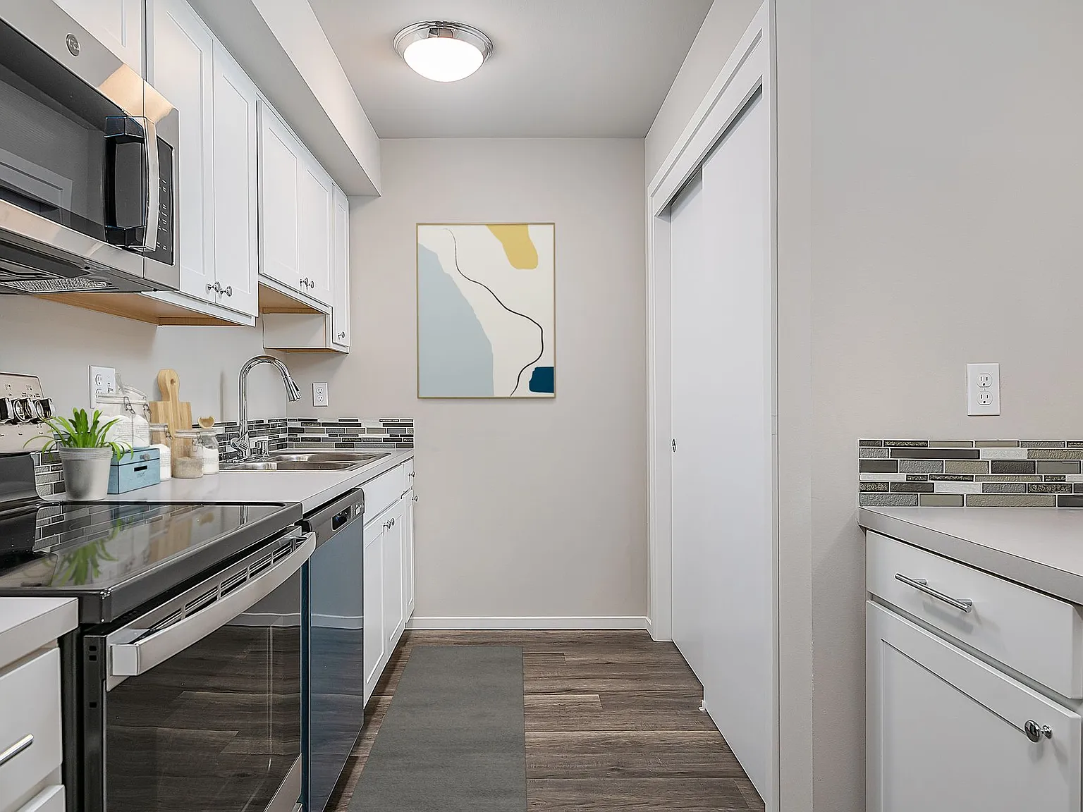 Brand New Community In Need Of Residents! Stunning 1 & 2 Bedroom Homes! — Photo 1