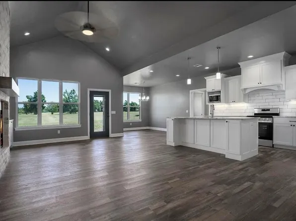 1408 N Main St, Perkins, OK 74059