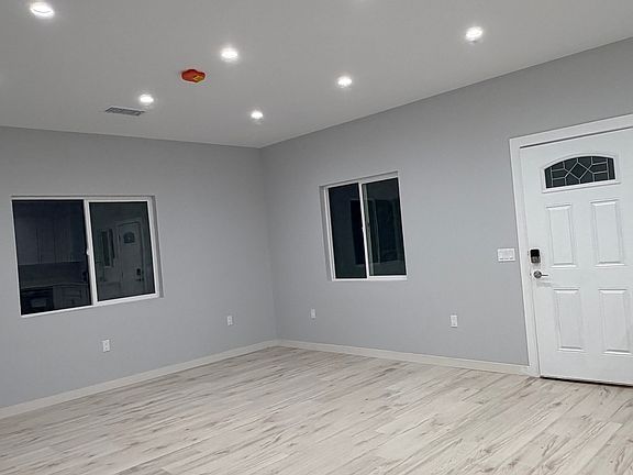 2nd image of 10916 Cantlay St