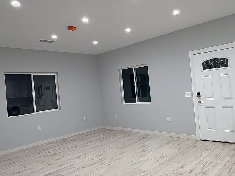 10916 Cantlay St — Photo 2