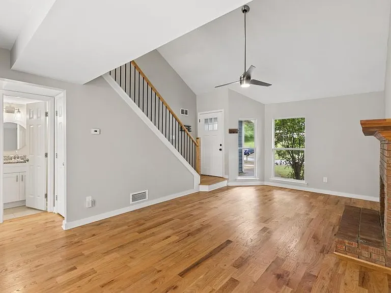 4930 Farmstead Ct NE — Photo 9