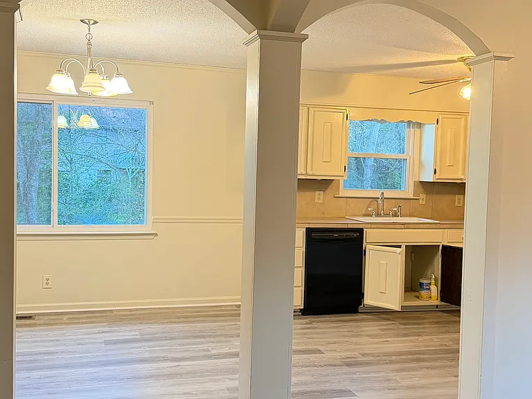 7308 Dublin Ln — Photo 10