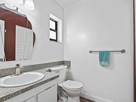 5th image of 10123 Sunrise Lakes Boulevard #307