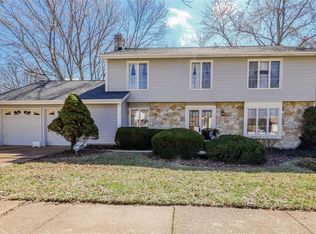 15424 Strollways Dr, Chesterfield, MO 63017
