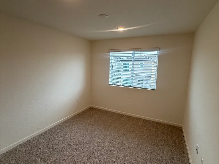 1519 Redbrick Ln — Photo 32